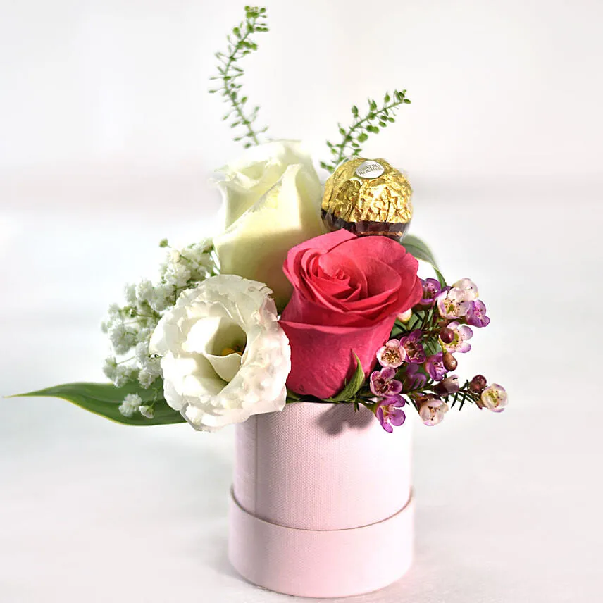 Pink Roses Box With Rocher & 200ML Champagne