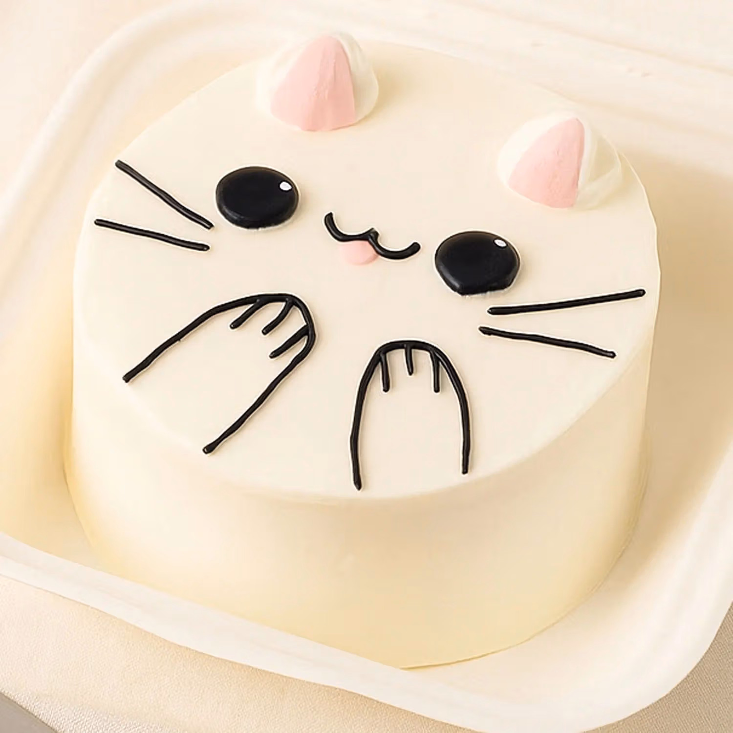 Adorable Smiling Cat Mini Cake - Perfect for Cat Lovers - Chocolate