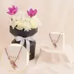 عقد نسائي من ديسي و بوكيه ورد