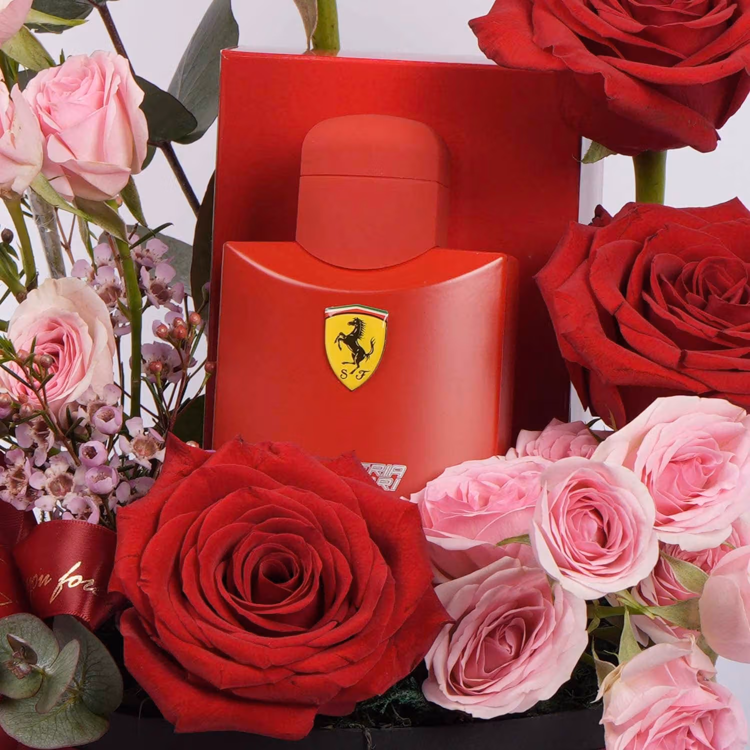 بوكس ورد الحب مع عطر فيراري ريد رجالي
