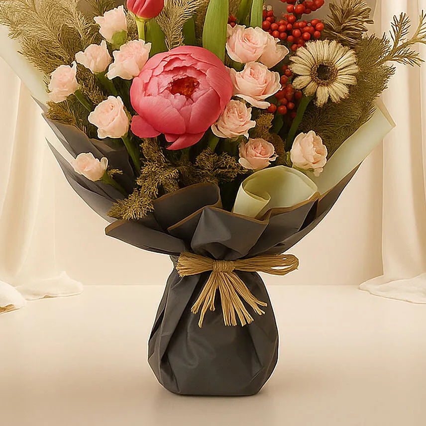 Gold Drops Christmas Flowers Bouquet