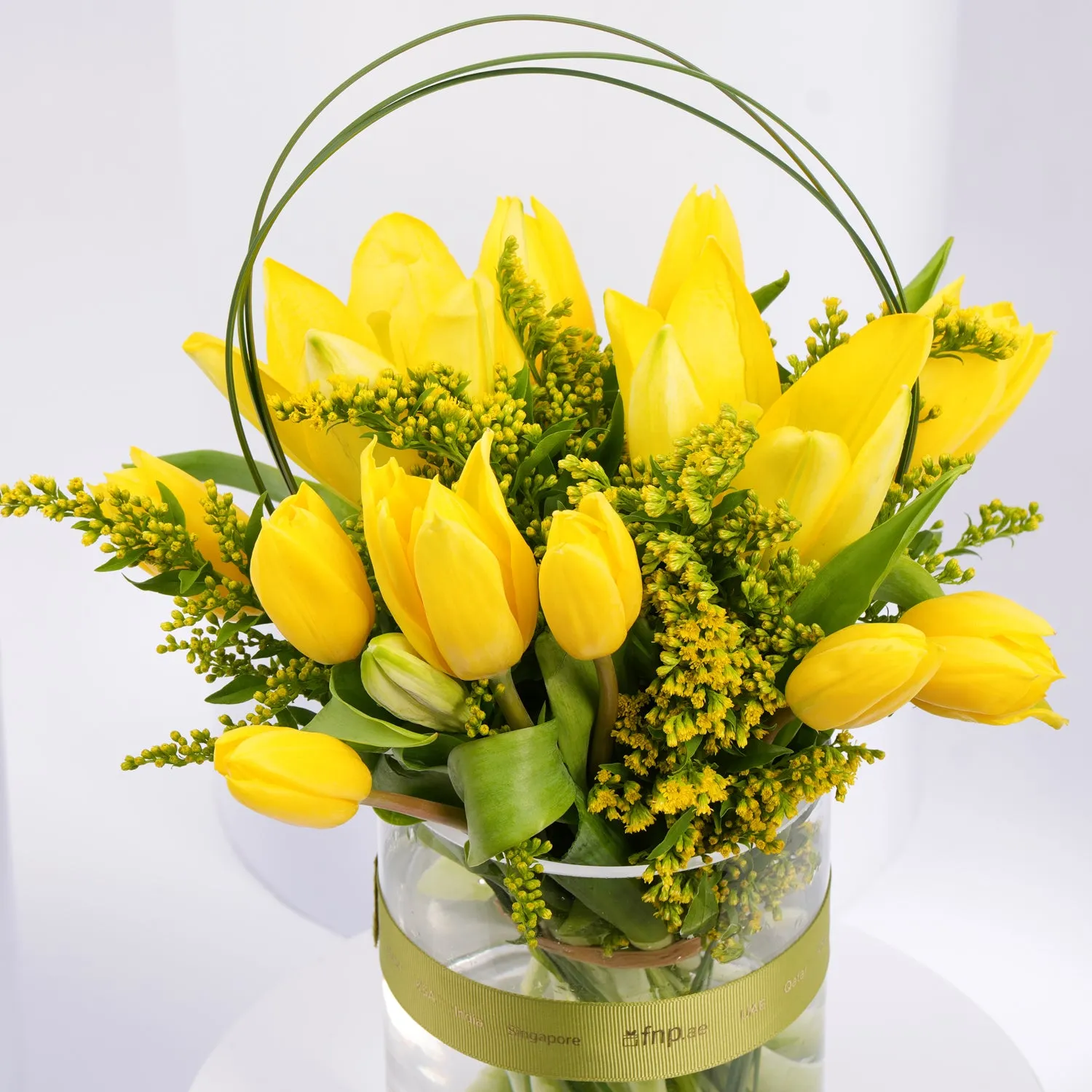 Otantik Home - Luxurious Rose Marine Candle with Vibrant Yellow Tulip Vase