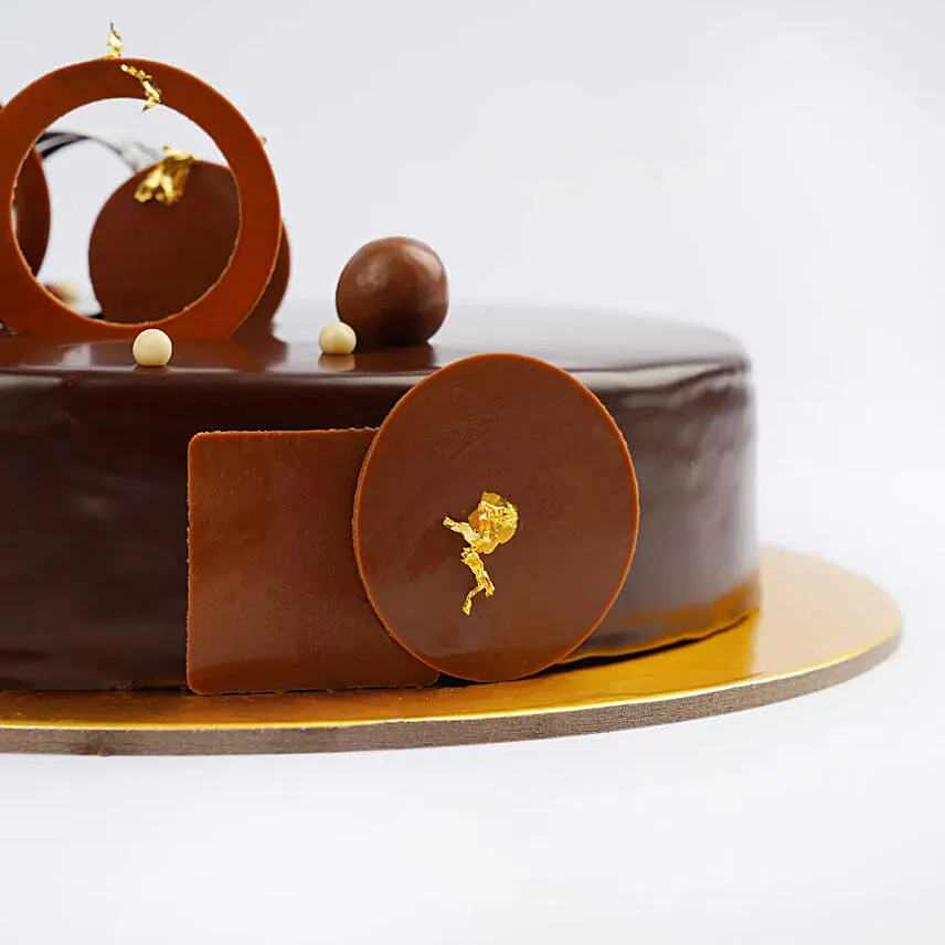 Sixteen Portion Fudge Cake