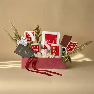 Exquisite Love Hamper: Timeless Elegance & Sweet Indulgence
