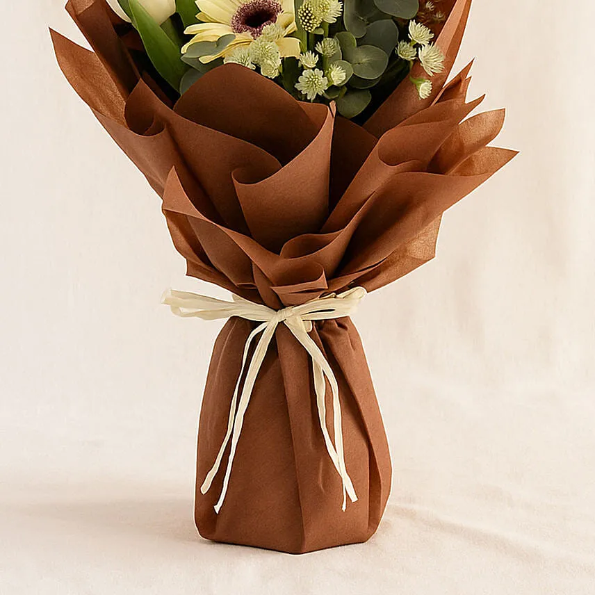 Imposing Mixed Flowers Bouquet