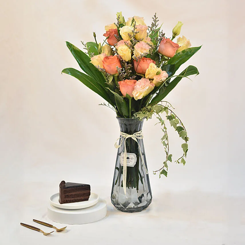 Mixed Wonderful Flower With Chocolate Sliced Cake