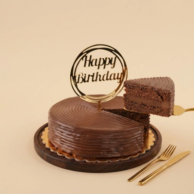كيك عيد ميلاد أمنيات ذهبية - 500 جرام