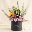 عطر شوبارد العود مع ترتيب زهور أنيق