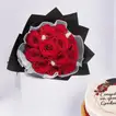 Graduation Celebration Flower & Cake - Half Kg