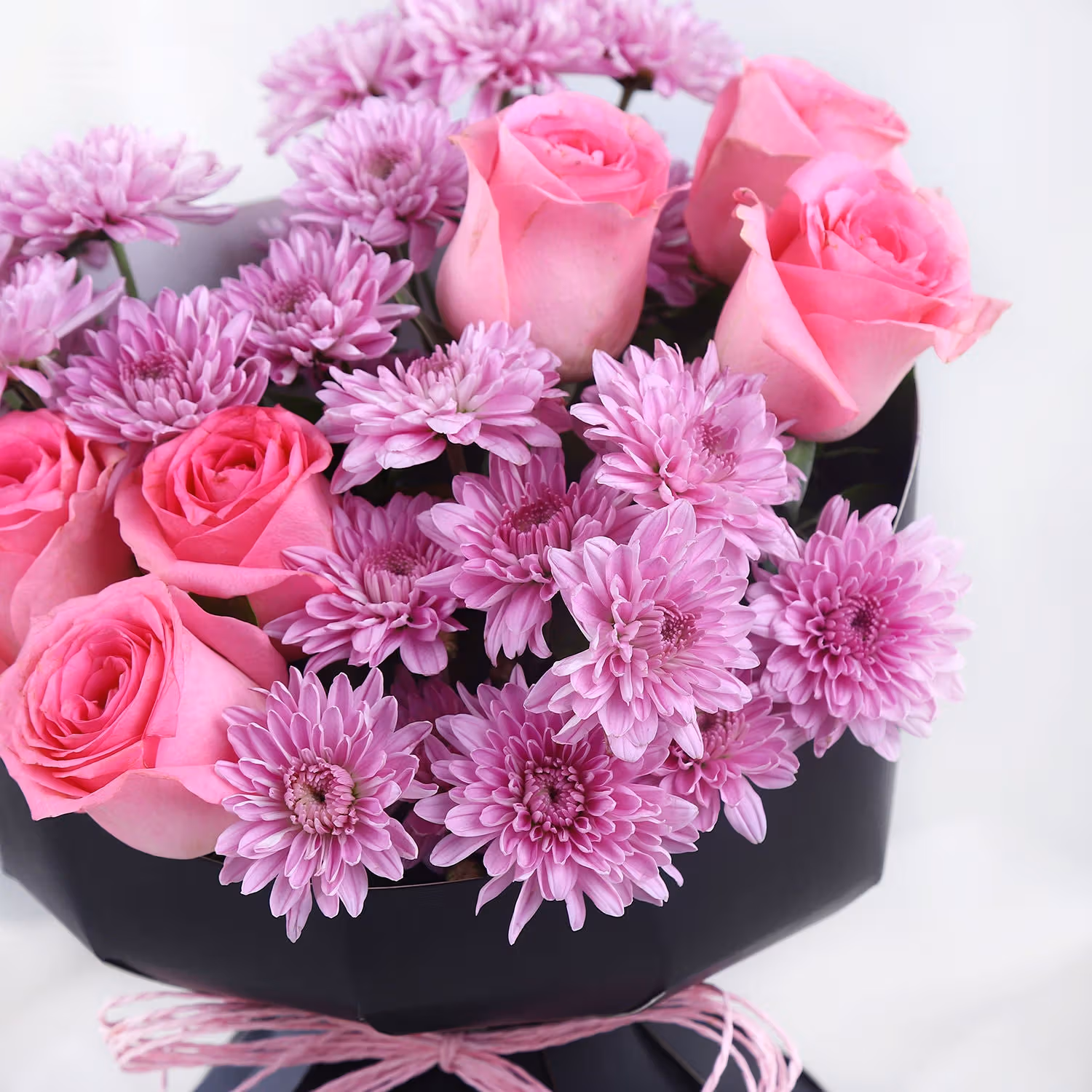 Luxurious Rose and Daisy Floral Arrangement - Bouquet
