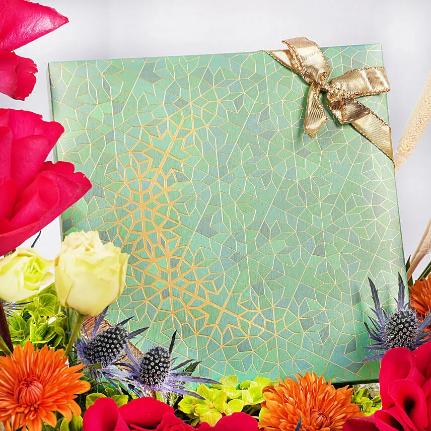 Bateel Crescent Medium Gift Set Plain Dates in Flower Tray