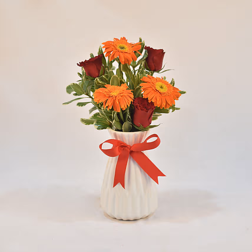 Gorgeous Arrangement With Red Velvet Sliced Cake