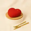 طقم هدايا كيك احمر شكل قلب و وورد