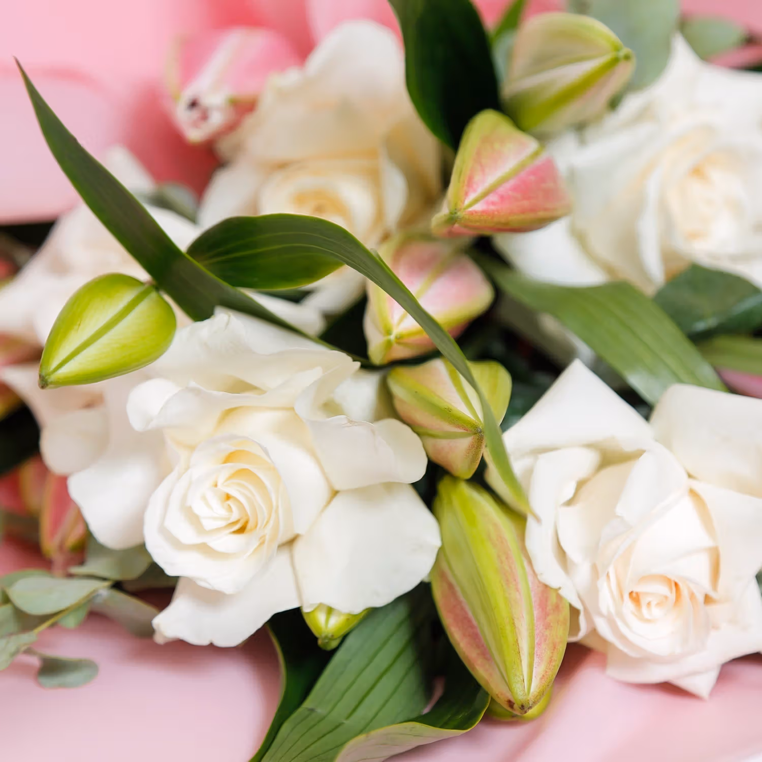 Elegant Mixed Roses and Lilies Bouquet for Mother's Day Celebration