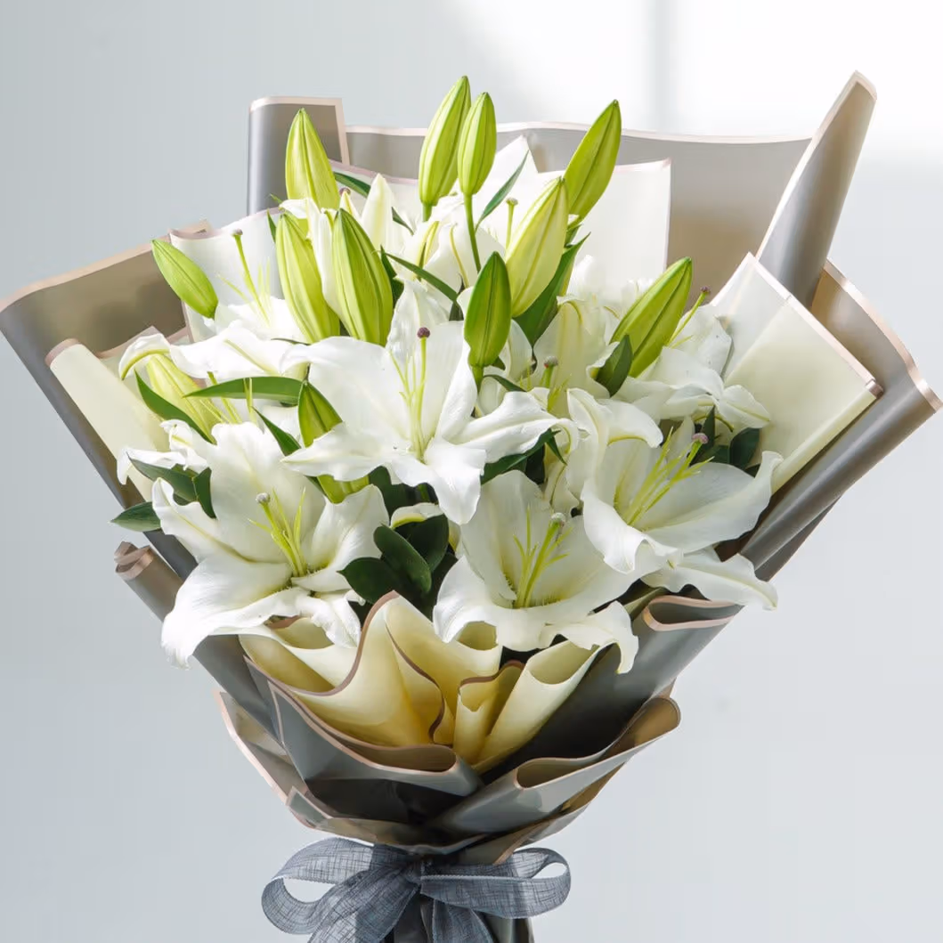 Exquisite White Lilies Bouquet – A Touch of Elegance