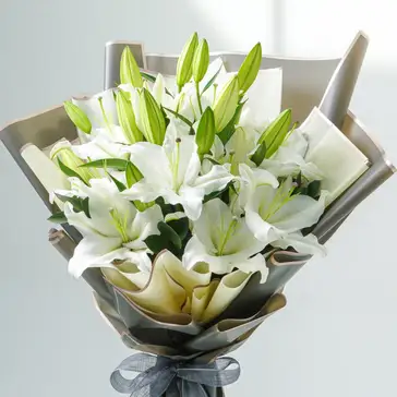 Exquisite White Lilies Bouquet – A Touch of Elegance