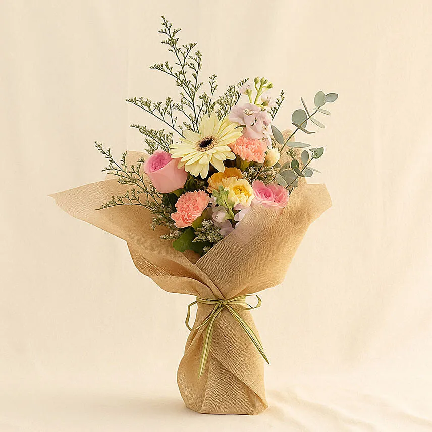 Pleasing Mixed Flowers Hand Bouquet