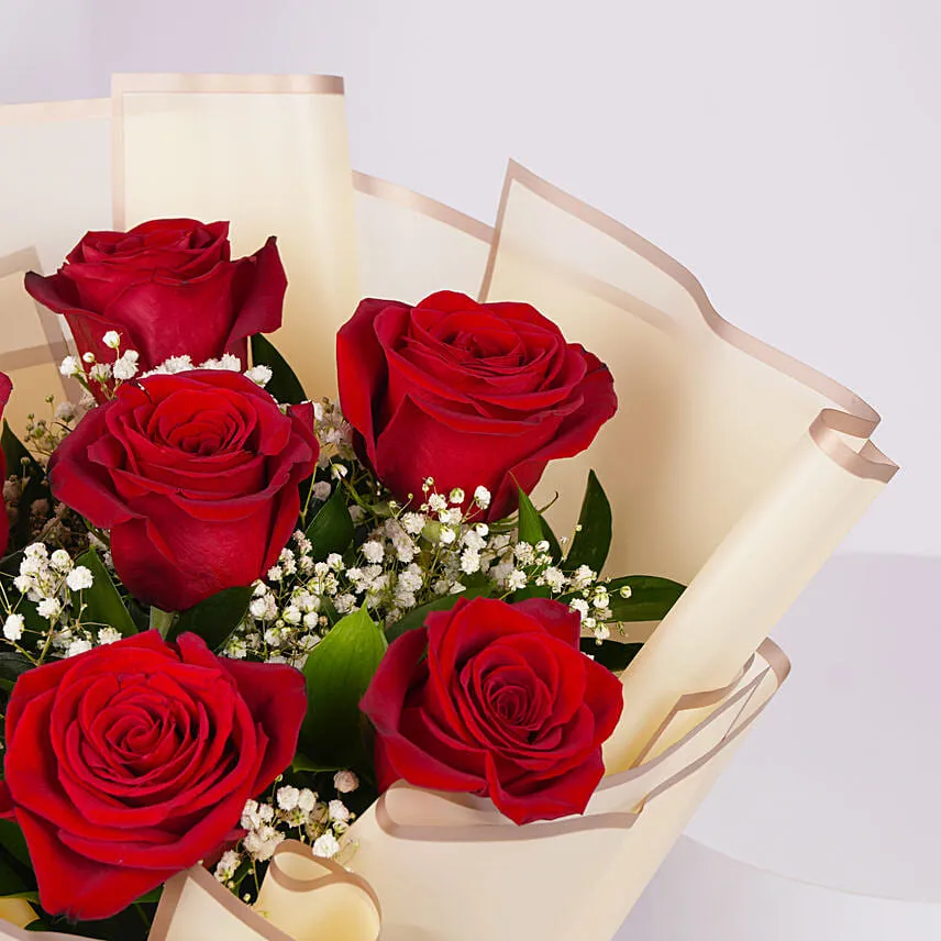 Bunch Of Ravishing Red Roses