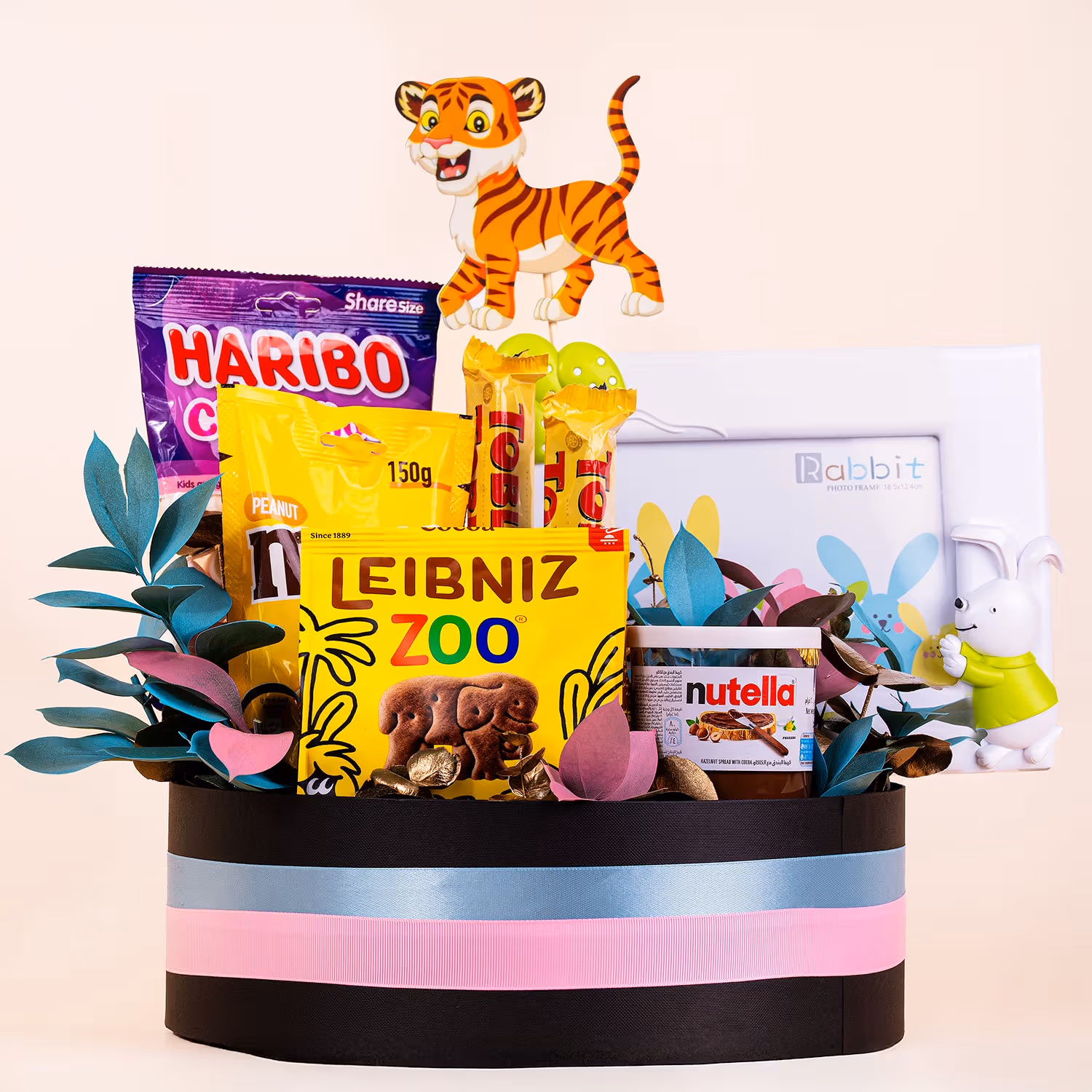 The Cozy Treat Nest: Delightful Snack and Decor Gift Box
