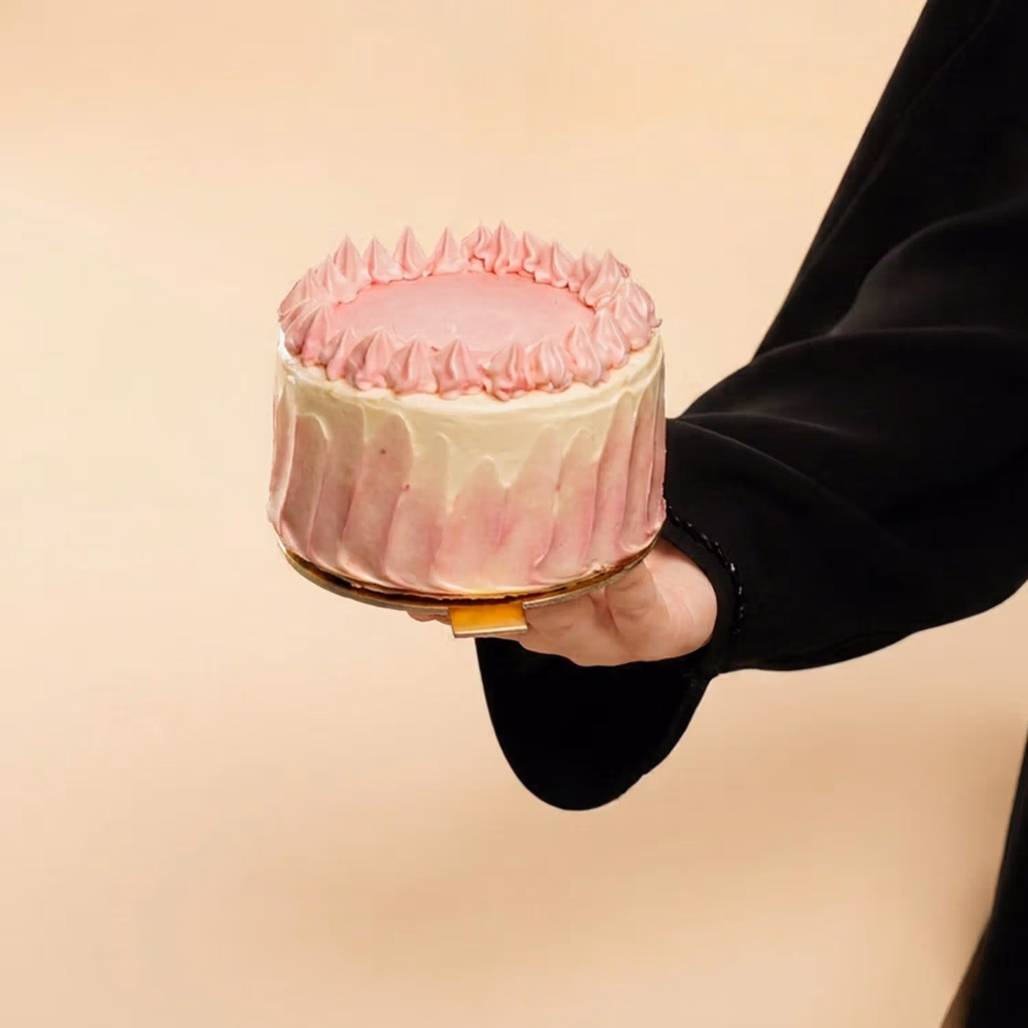 بريق وردي | صينية كيك وورد فاخرة