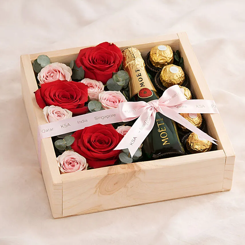 Roses, Rochers and Moet Mini Gifts Box