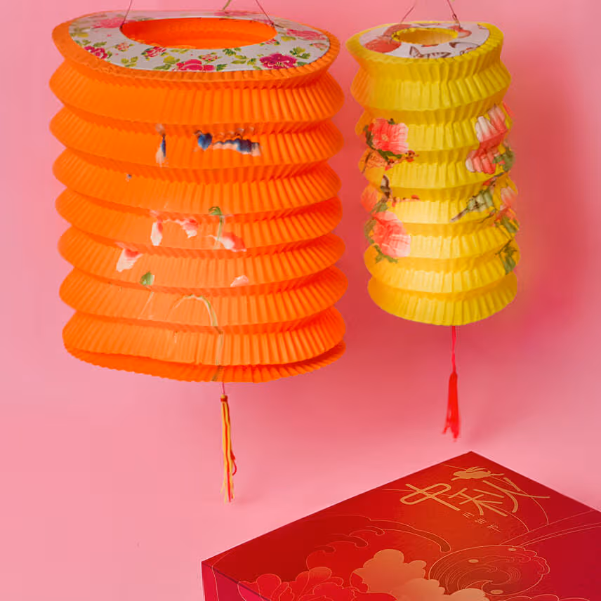 Pure Lotus Single Yolk Mooncakes And Traditional Lantern Set