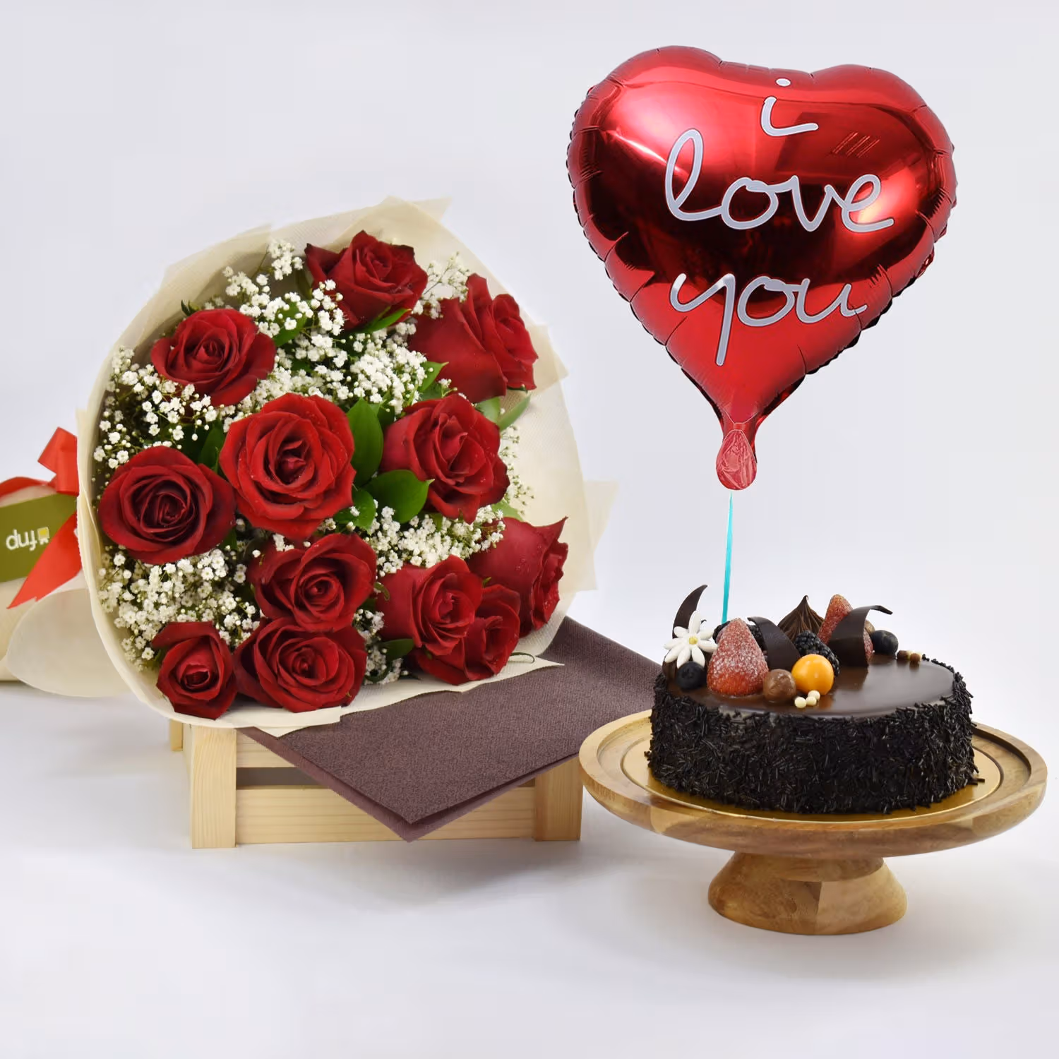 Red Roses & Fudge Cake Love