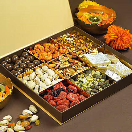 Deluxe Berries, Dry Fruits & Sweets Gift Box - 1 Kg