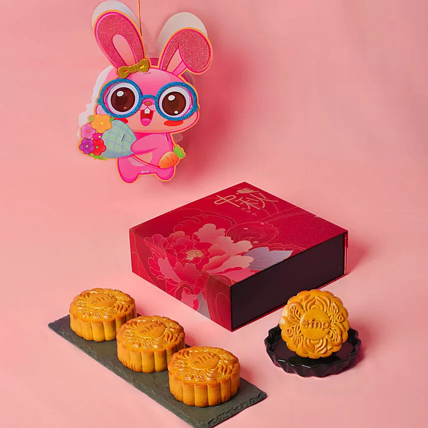 Pure Lotus Single Yolk Mooncakes And Toy Lantern