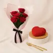 طقم هدايا كيك احمر شكل قلب و وورد