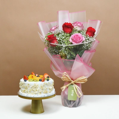 Elegant Bouquet of Blushing Roses with Delectable Fruit Cake