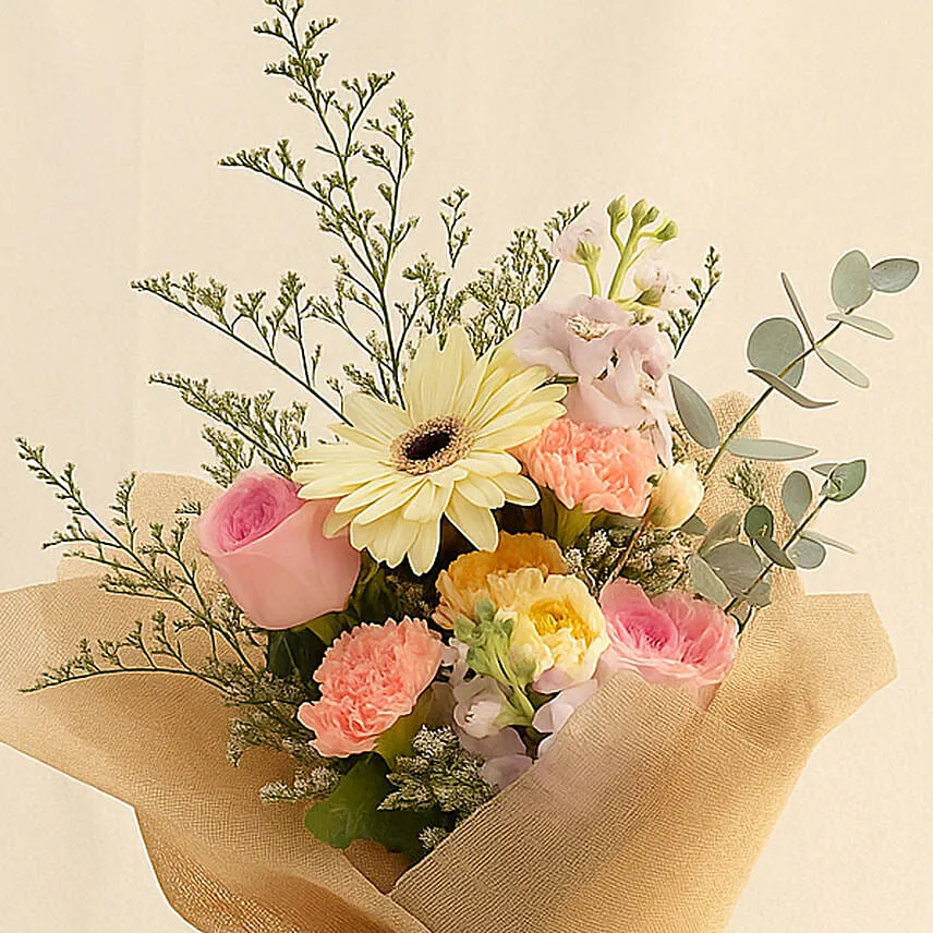 Pleasing Mixed Flowers Hand Bouquet