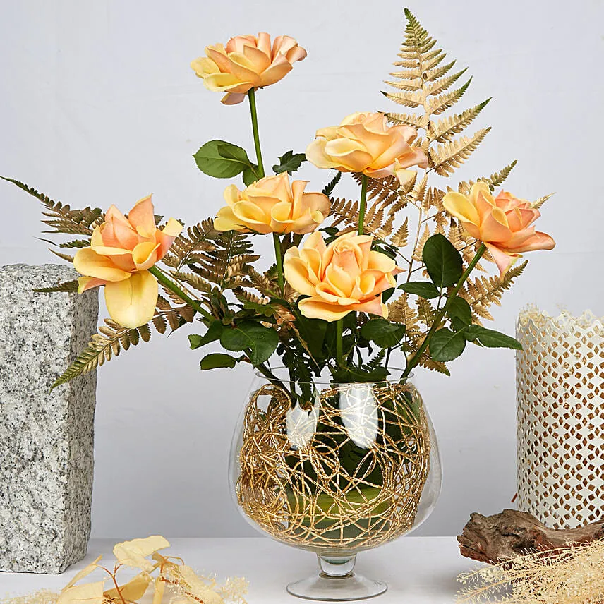 6 Peach Roses in Vase