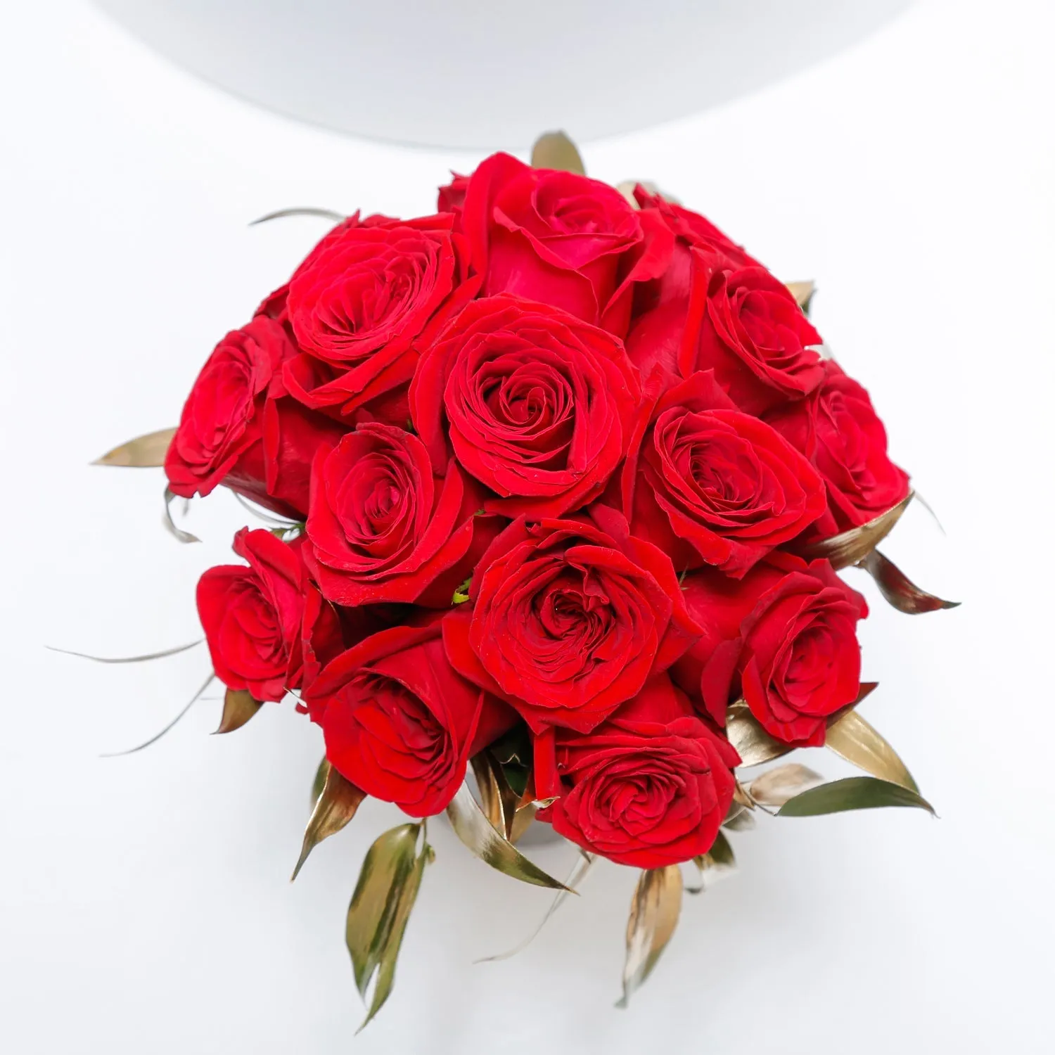 Elegant Arrangement of 15 Red Roses in a Black-Luxury Vase