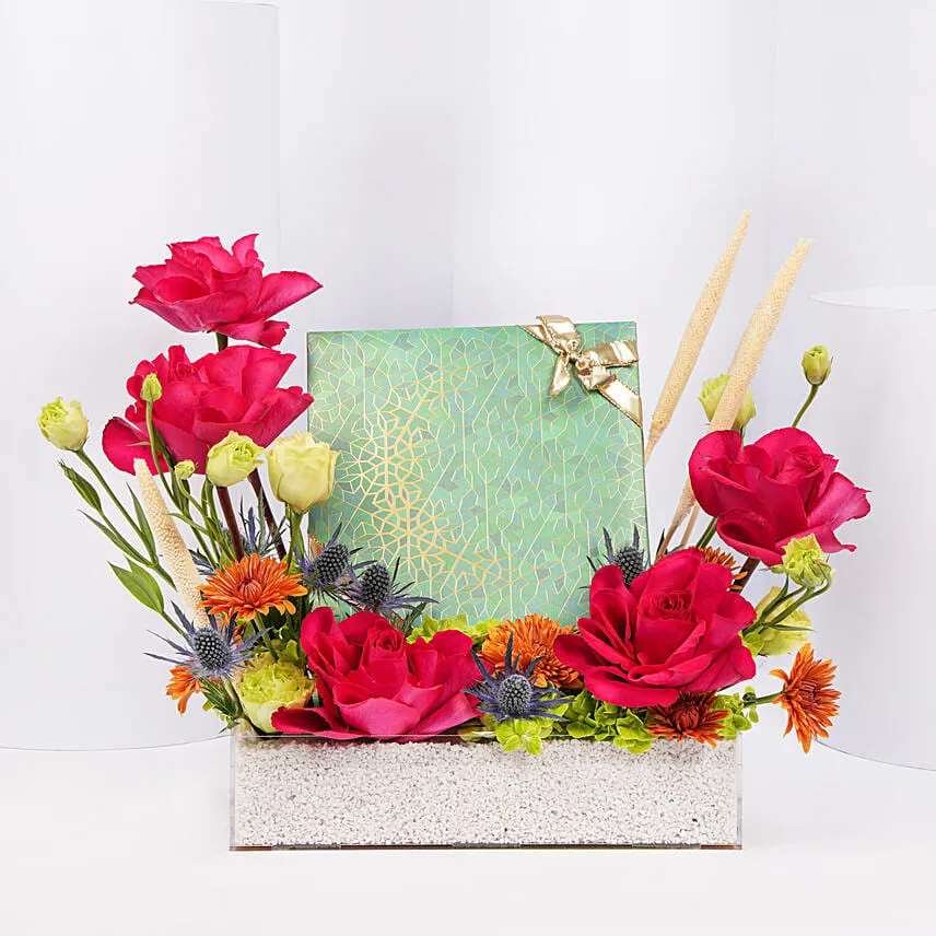 Bateel Crescent Medium Gift Set Plain Dates in Flower Tray