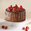 باقة زهور عيد ميلاد أنيقة وكعكة التوت بالشوكولاتة الشهية