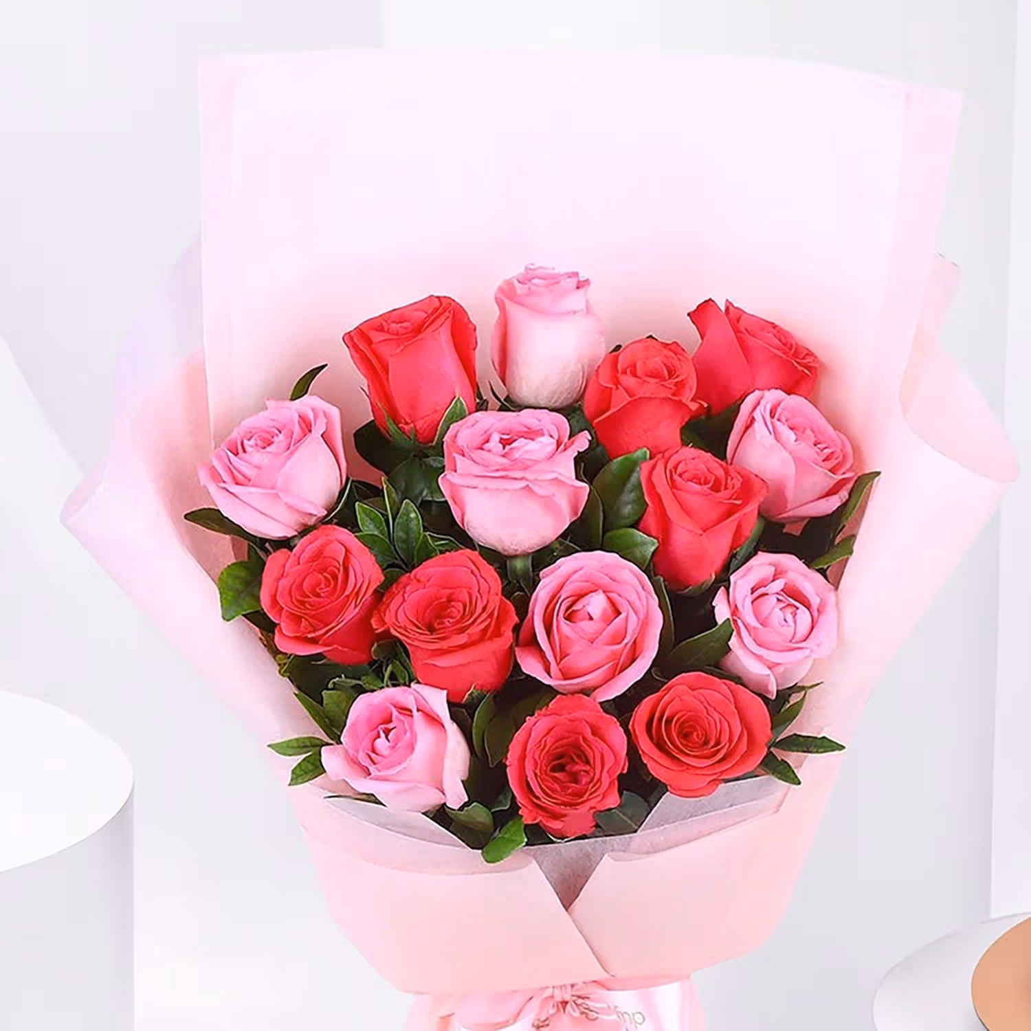 Delightful Rosy Bouquet and Cake Combo for Mother's Day