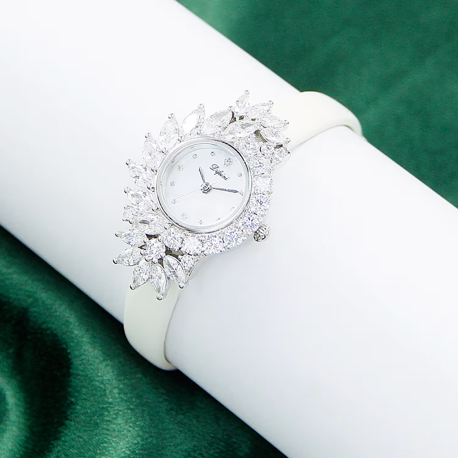 Difeini Luxury Lady Quartz Watch with Crystal-Embellished Dial and Genuine Leather Strap