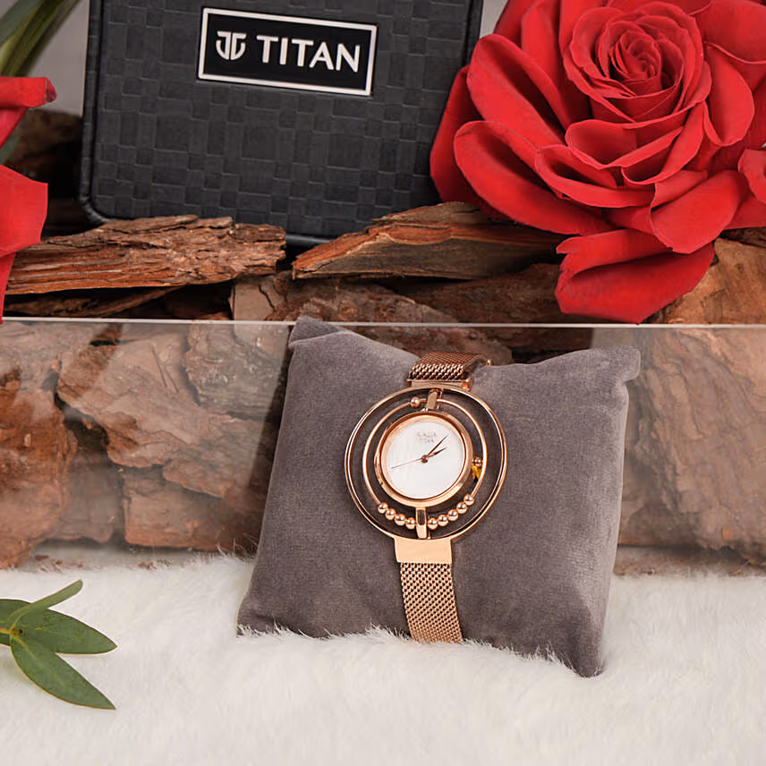 Titan Raga Watch For Her & Floral Gift Tray