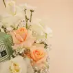 سلة ورد ابيض ناعم مع شوكولاتة باتشي