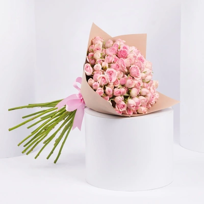 Elegant Pink Spray Rose Bouquet with Beige Wrapping
