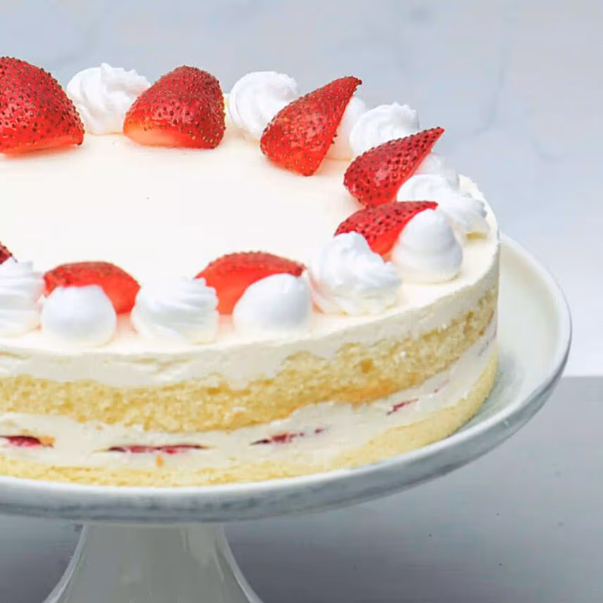 Delicious Fresh Strawberry Cream Cake - 4 Portion