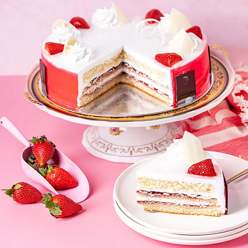 Strawberry Cake Half Kg