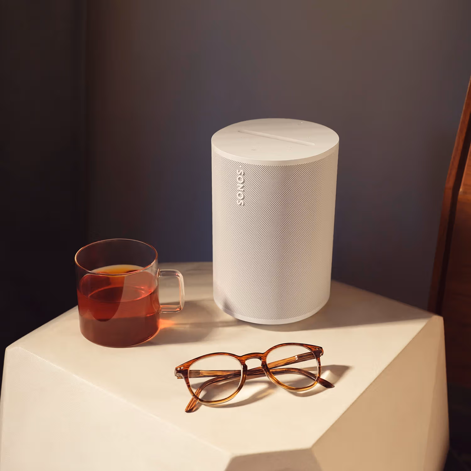 مكبر صوت منزلي Sonos Era 100 بتقنية Wi-Fi وBluetooth – أبيض | تجربة صوتية غامرة