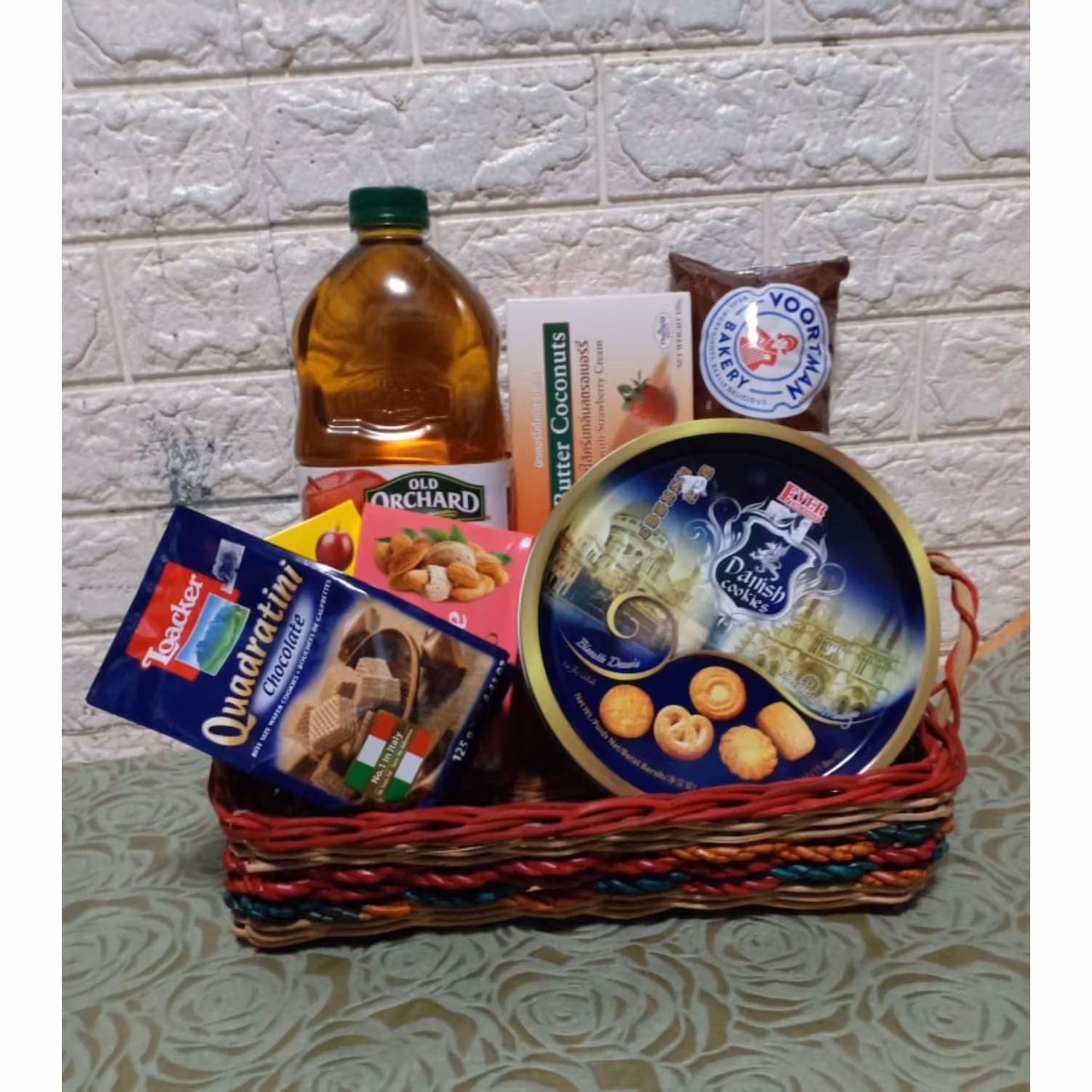 Sparkling Wine And Yummy Treats Christmas Hamper