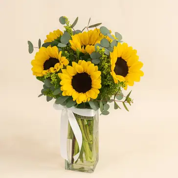 Radiant Sunflower Bouquet in Elegant Glass Vase