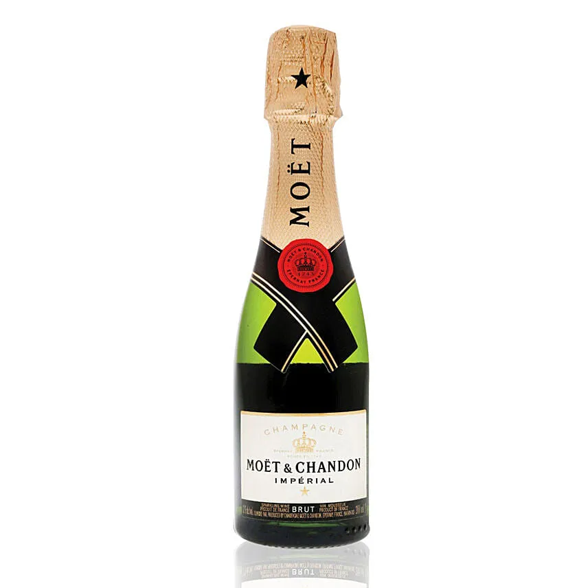 Elegant Mixed Roses Fishbowl Vase Arrangement with Moet Champagne 200ml