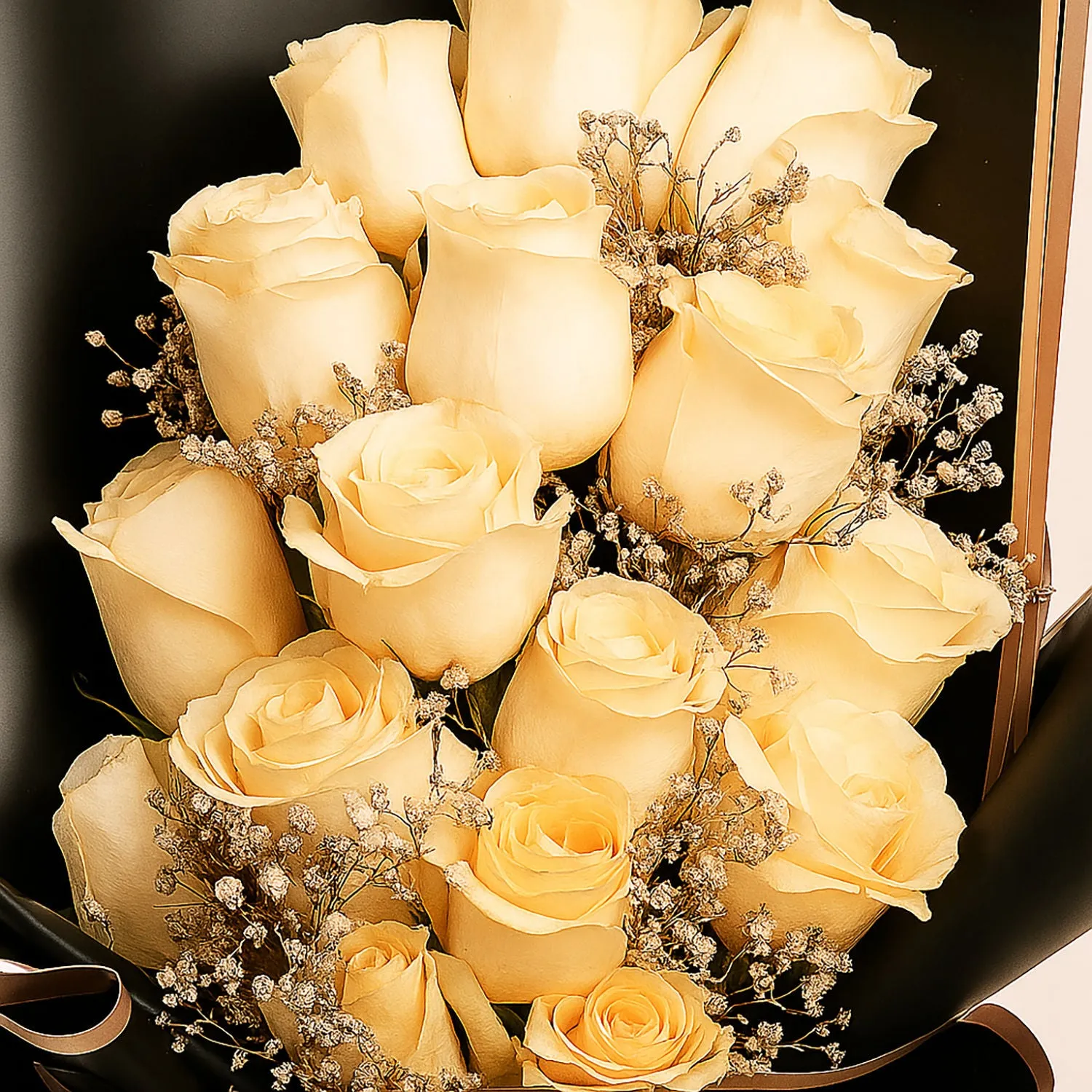 20 Peach Roses Bouquet In Black Wrap For Graduation
