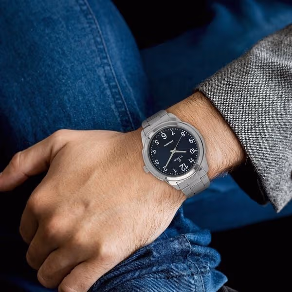 Timeless Elegance: Red Roses & Titan Blue Dial Watch Gift Set
