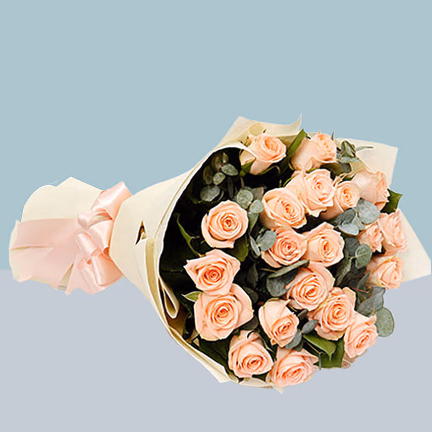 Bouquet of 20 Attractive Peach Roses